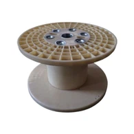 Plastikowa pusta szpula z drutu